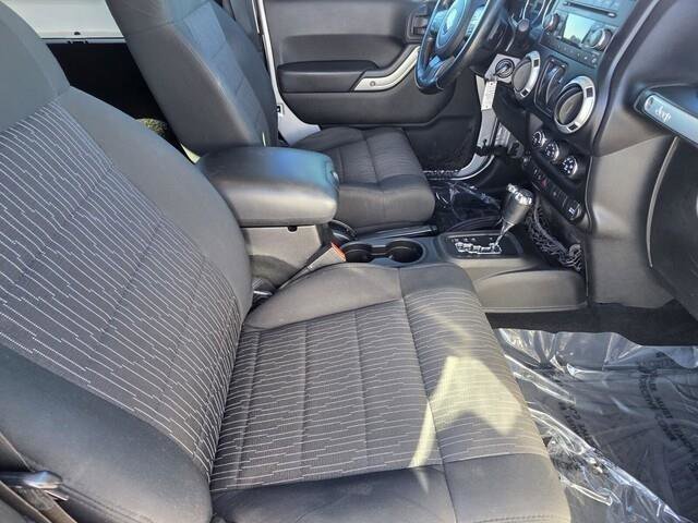 Used 2012 Jeep Wrangler Sahara image 36