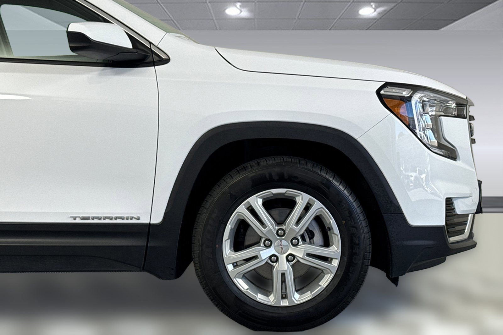 Used 2024 GMC Terrain SLE FWD image 34