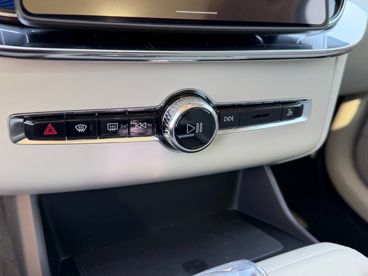 New 2027 Volvo XC90 B6 Ultra AWD/4WD image 13