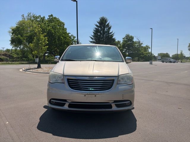 Used 2013 Chrysler Town & Country Touring-L w/ Driver Convenience Group FWD image 8