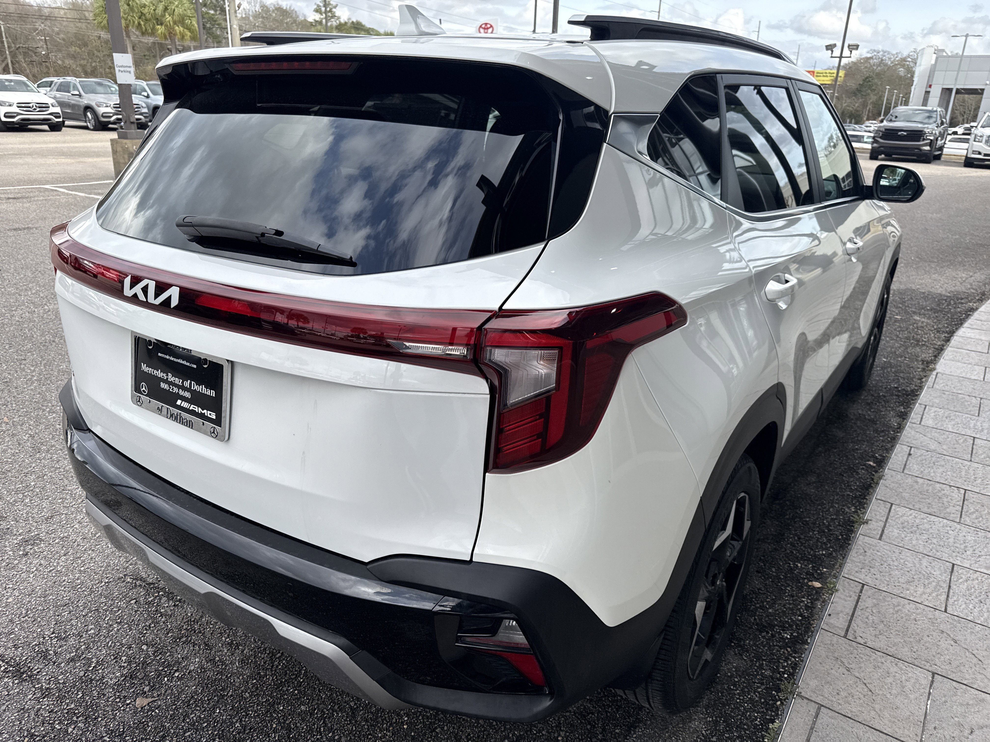 Used 2024 Kia Seltos EX image 4