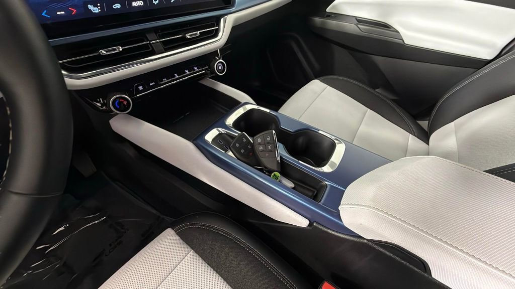 Used 2025 Chevrolet Equinox EV LT image 22