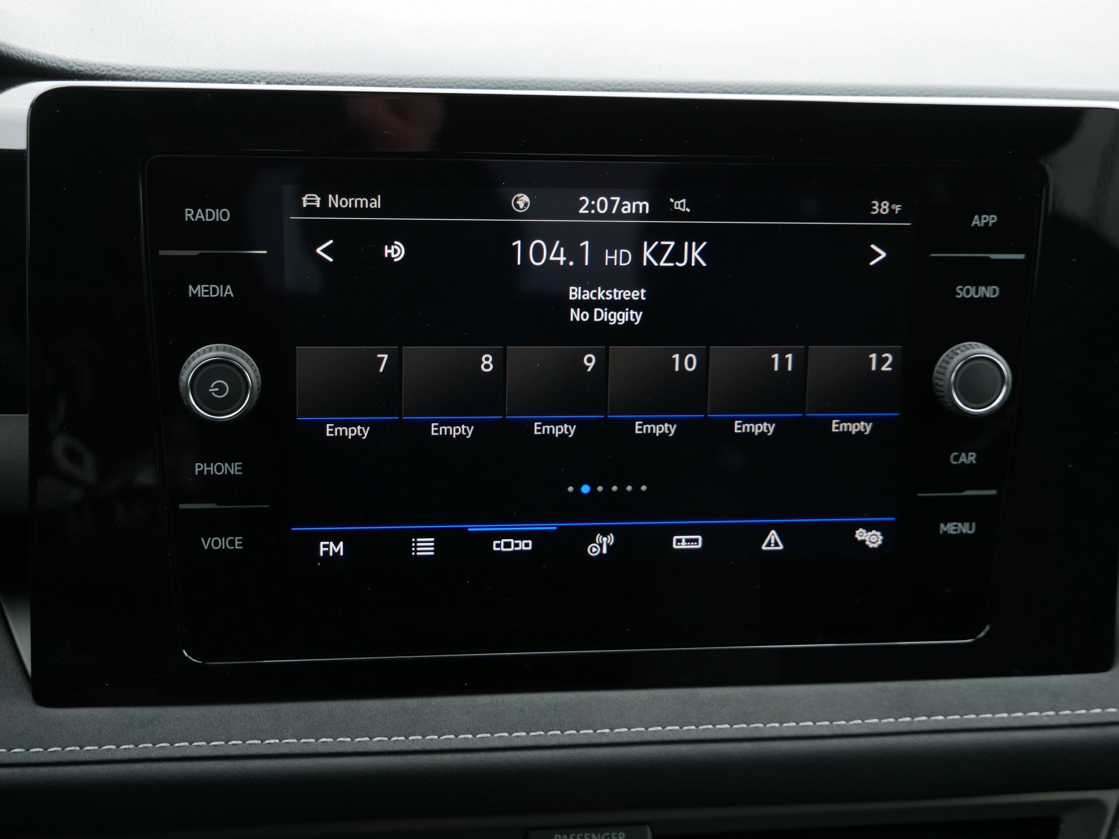 New 2026 Volkswagen Taos SE image 8