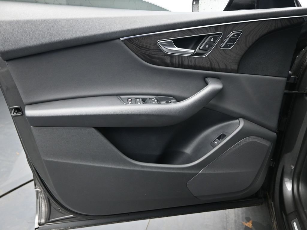 Used 2021 Audi Q8 Premium w/ Black Optic Package image 27