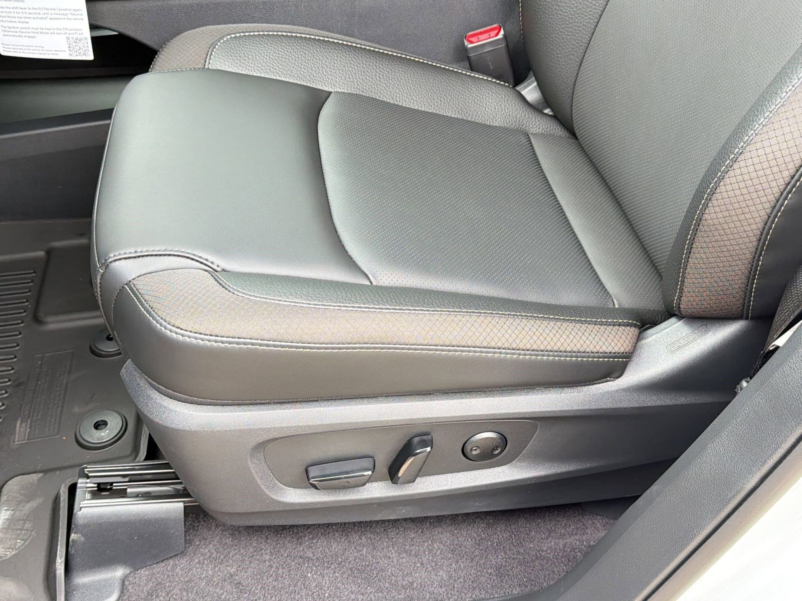 New 2026 Nissan Pathfinder SL image 14