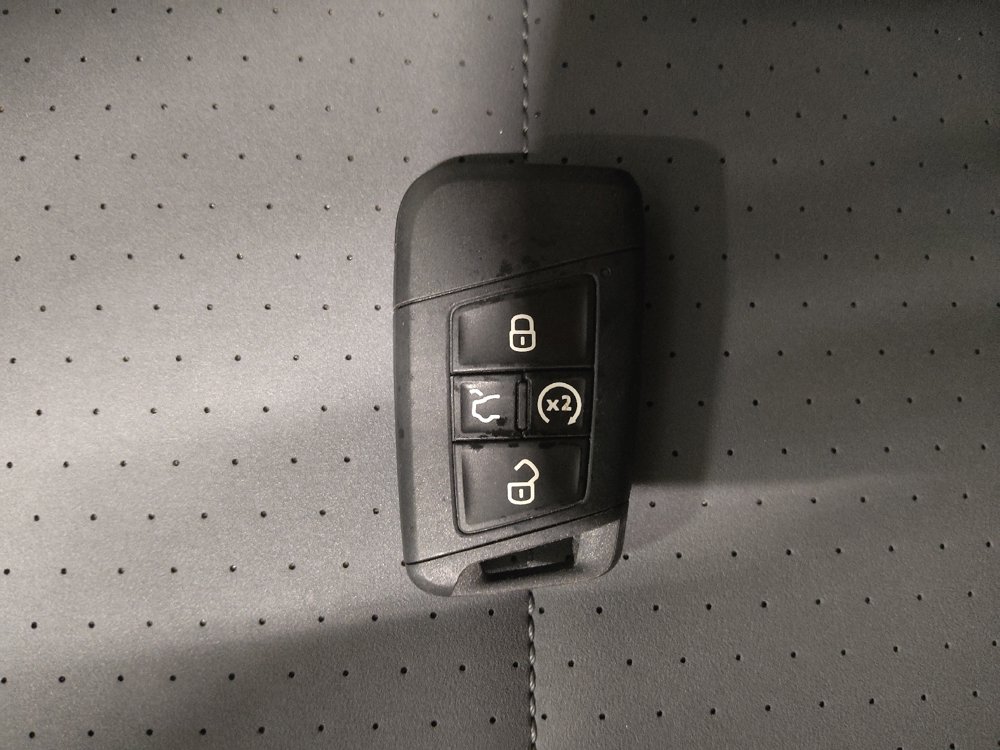 Used 2025 Volkswagen Jetta SE FWD image 32
