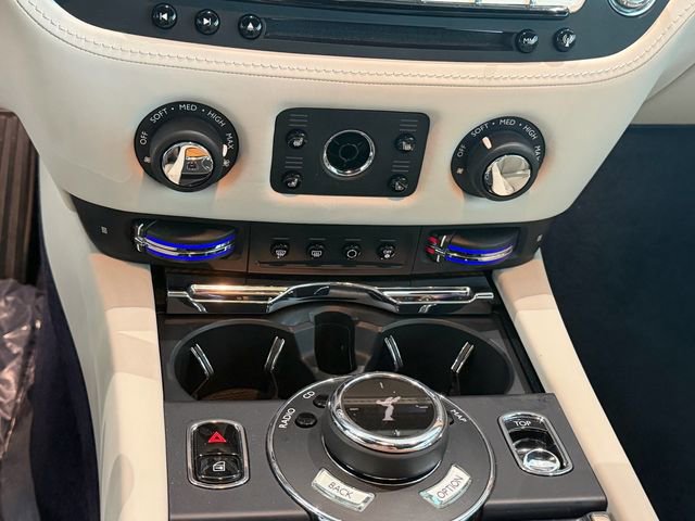 Used 2017 Rolls-Royce Dawn RWD image 18