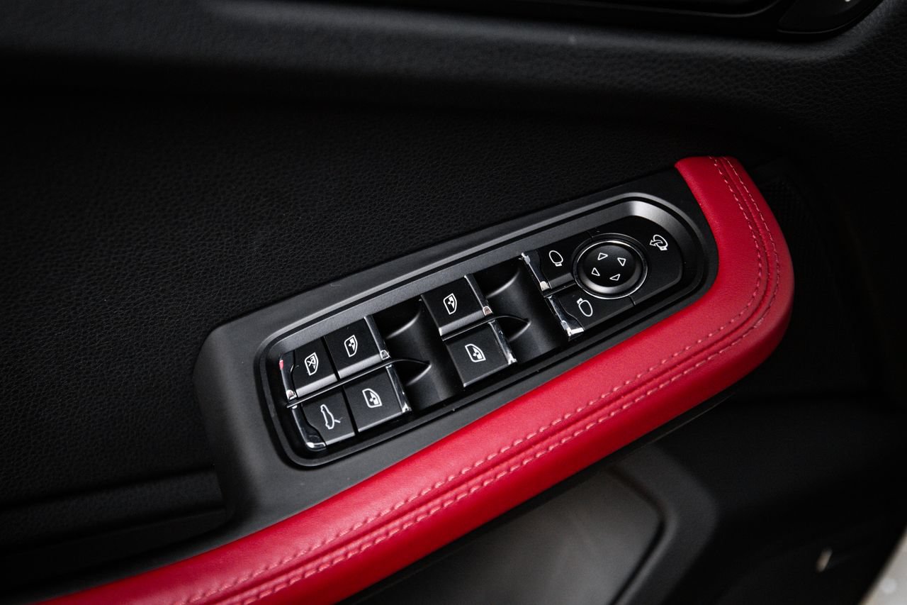 Certified 2024 Porsche Macan S AWD/4WD image 21