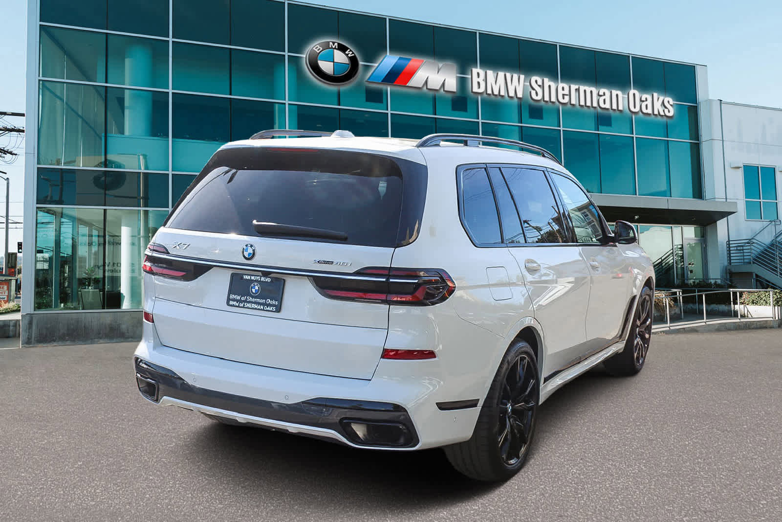 Certified 2023 BMW X7 xDrive40i w/ M Sport Package image 4