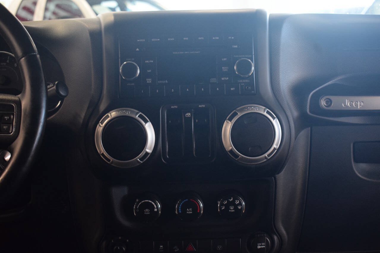 Used 2013 Jeep Wrangler Rubicon w/ PWR Convenience Group AWD/4WD image 40