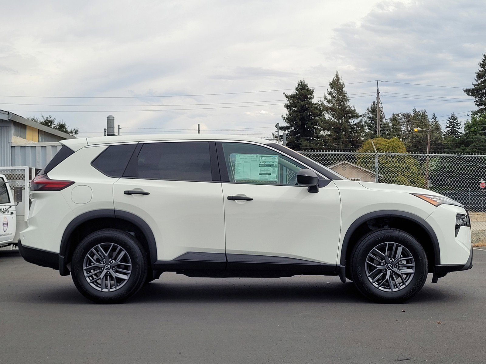 New 2025 Nissan Rogue S image 4