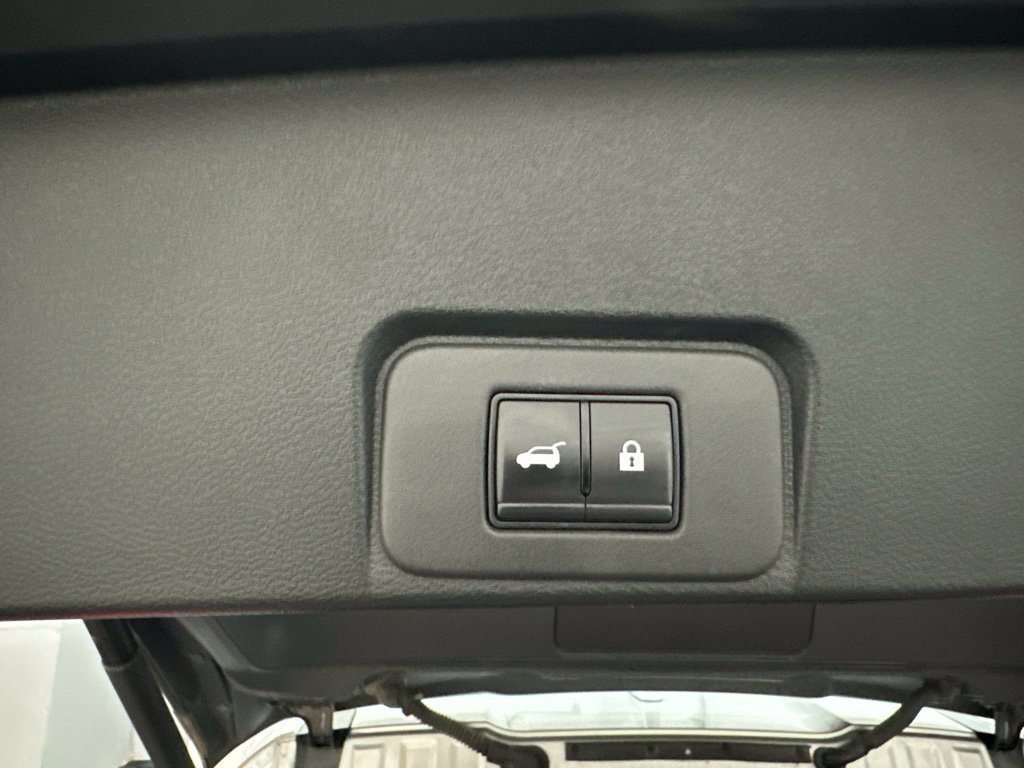 Used 2025 Nissan Rogue SV AWD/4WD image 34