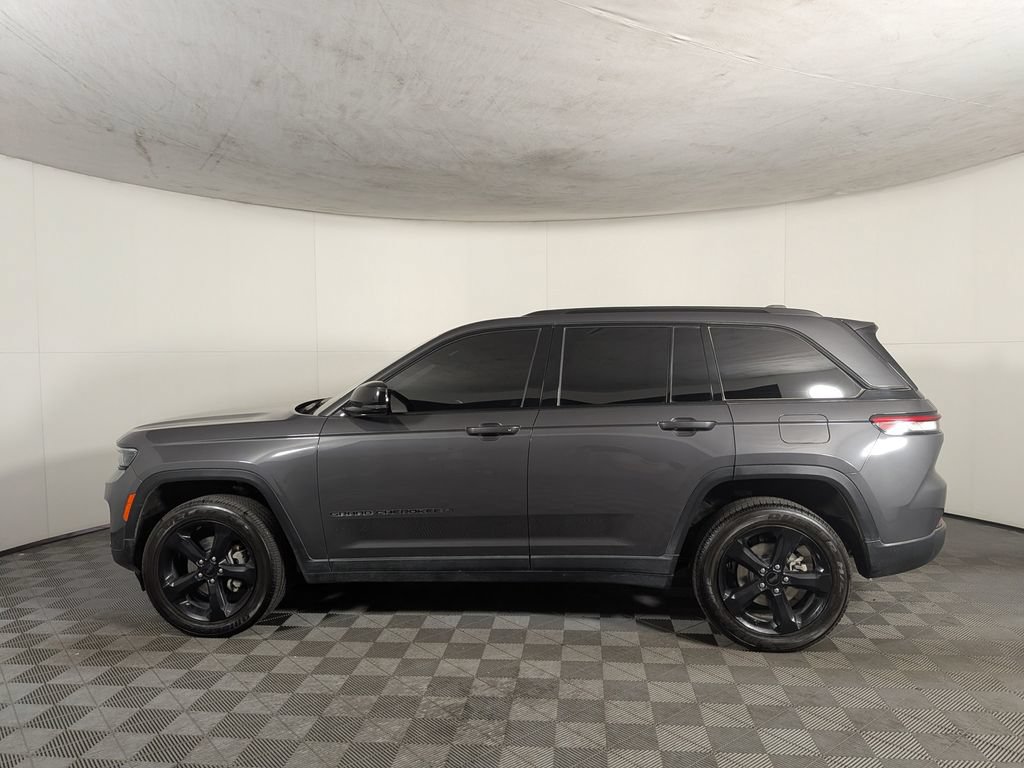 Certified 2024 Jeep Grand Cherokee Altitude AWD/4WD image 3