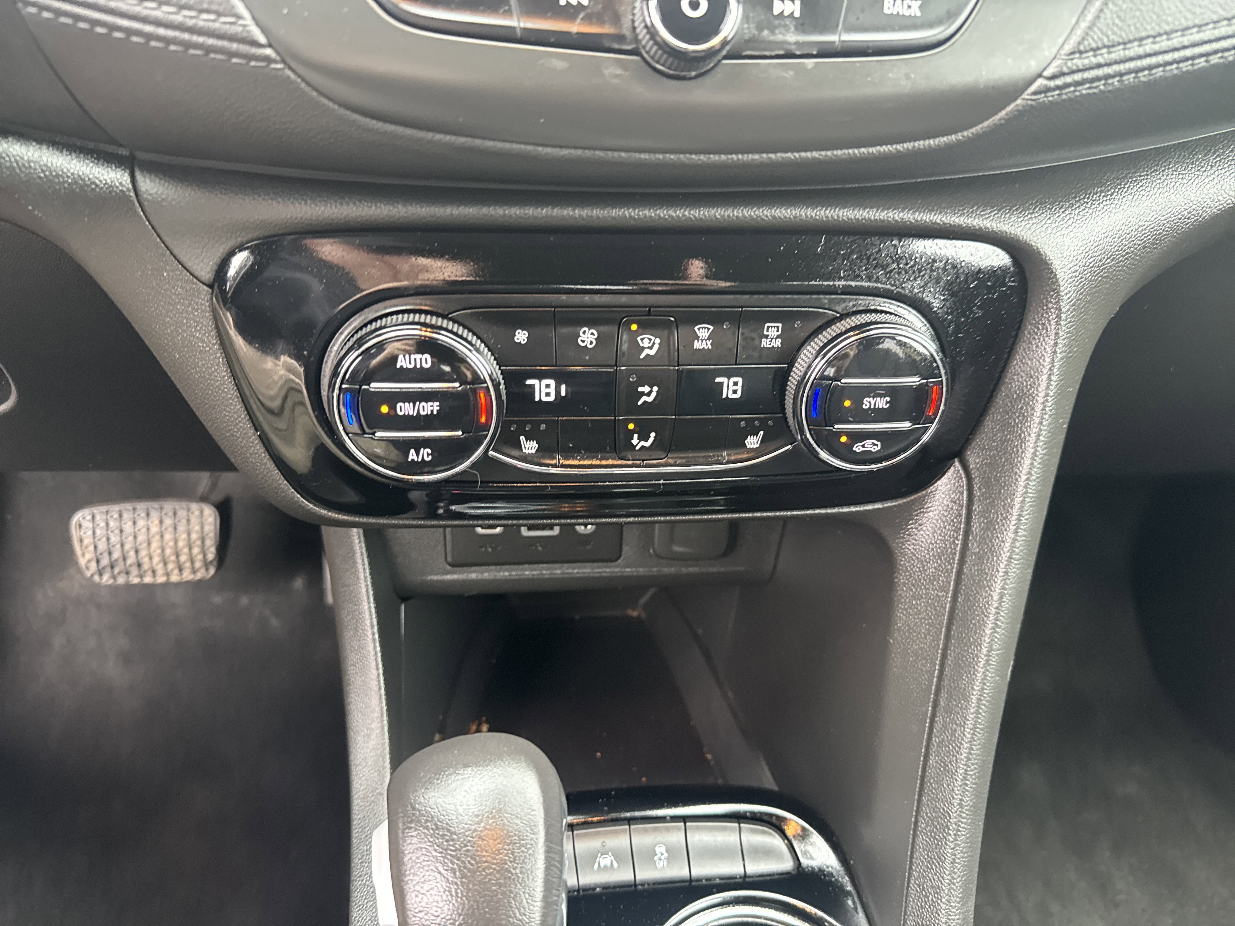 Used 2023 Buick Encore GX Essence w/ Experience Buick Package image 25