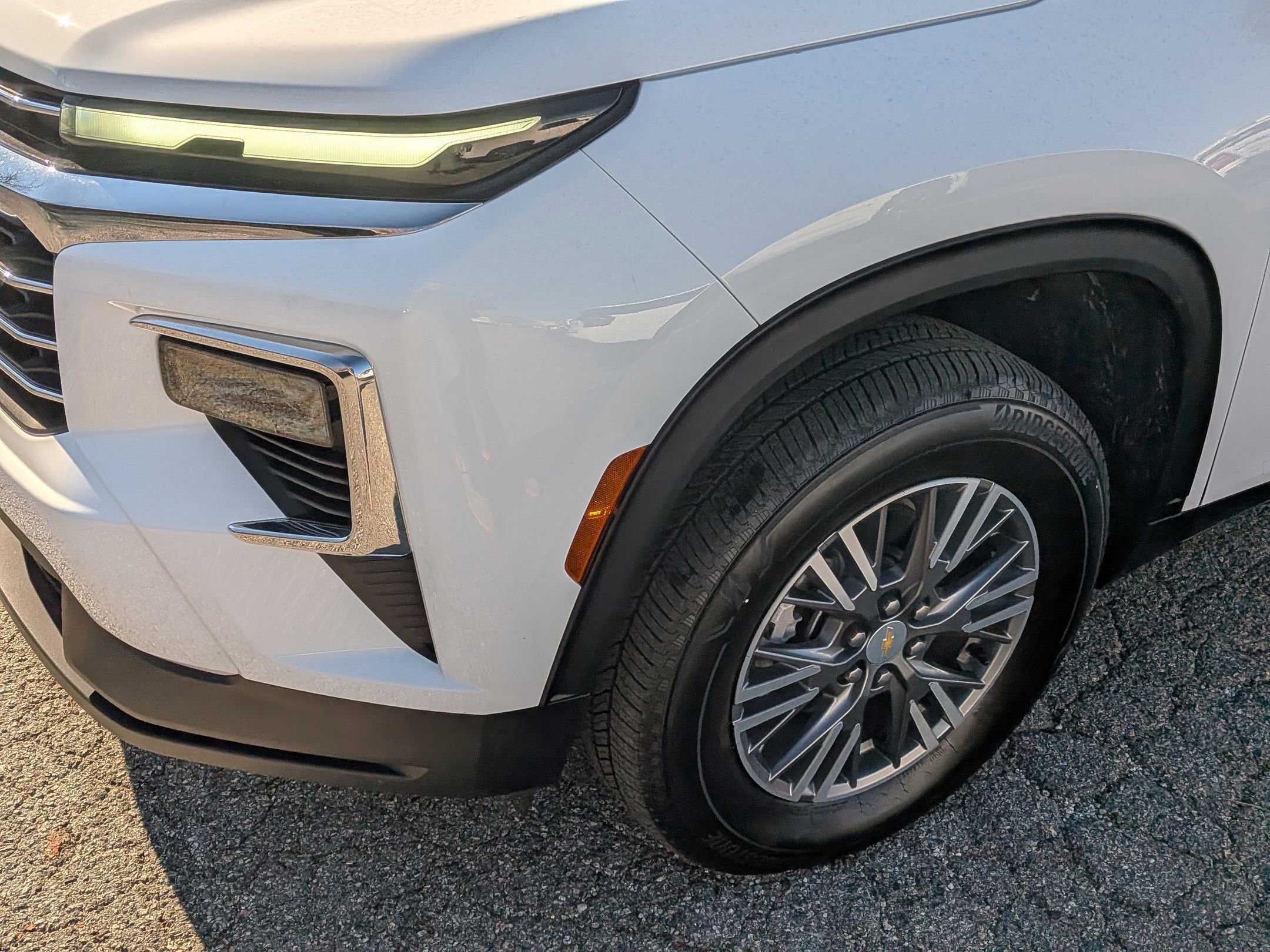 Used 2025 Chevrolet Traverse LT image 11