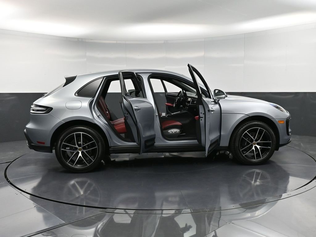 New 2026 Porsche Macan image 35