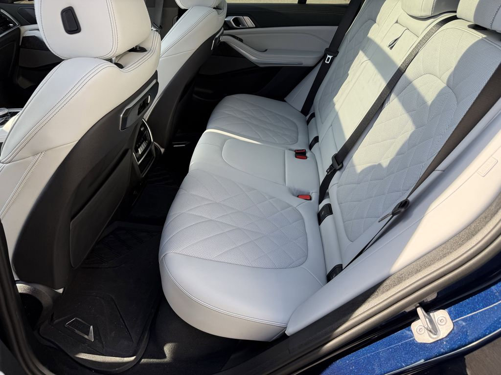 Used 2025 BMW X5 sDrive40i w/ M Sport Package image 9