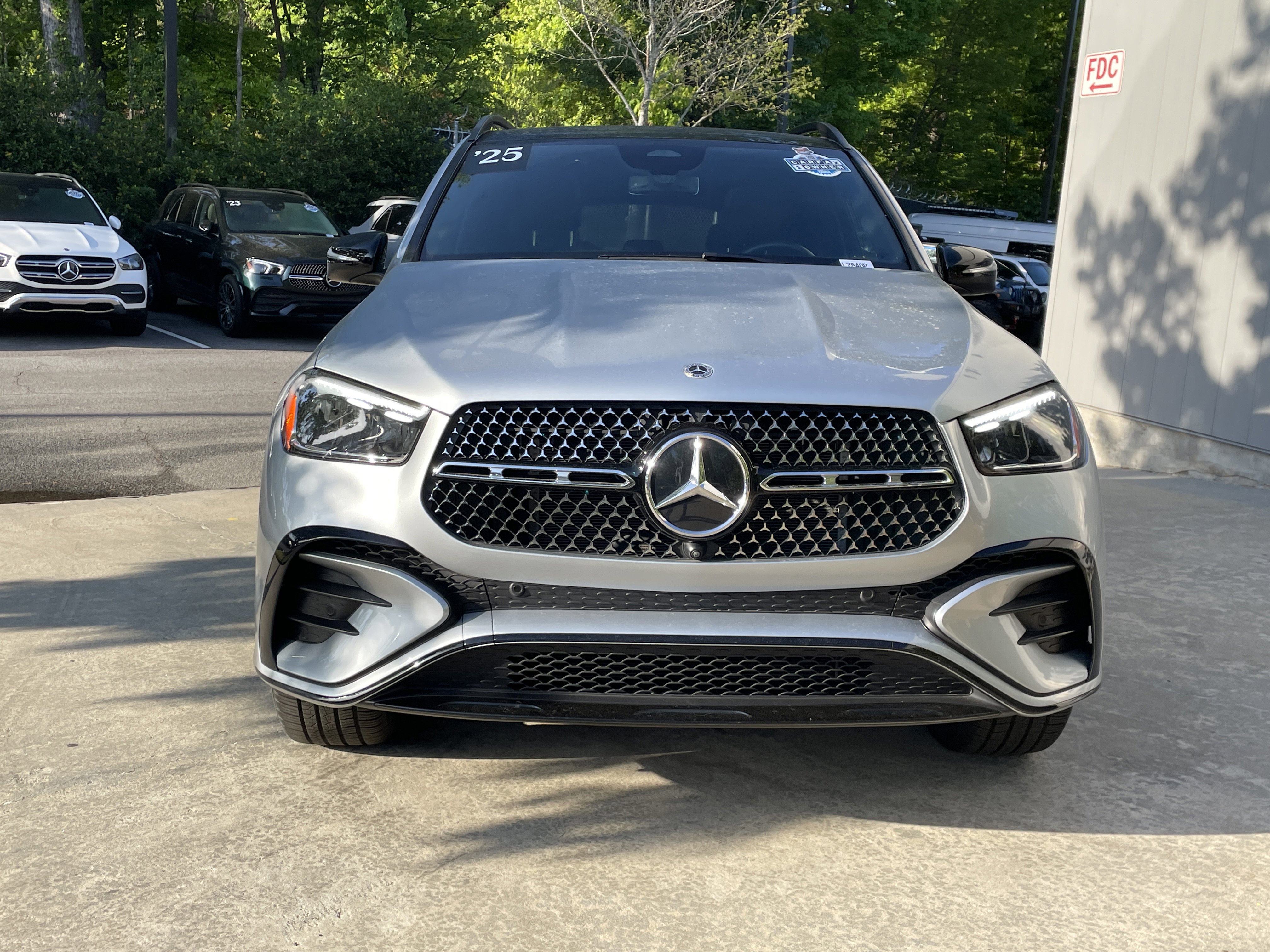 Certified 2025 Mercedes-Benz GLE 450e 4MATIC image 3