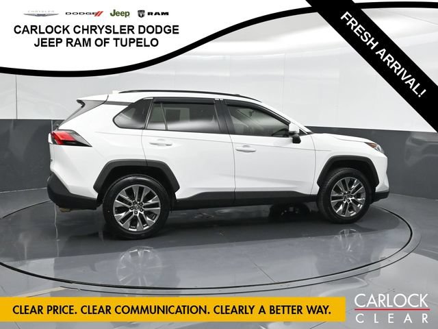 Used 2019 Toyota RAV4 XLE Premium w/ Cold Weather Package FWD image 4