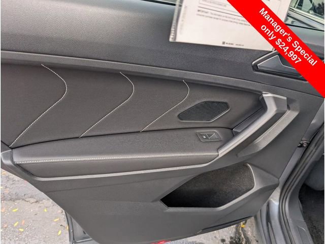 Used 2024 Volkswagen Tiguan SE image 11
