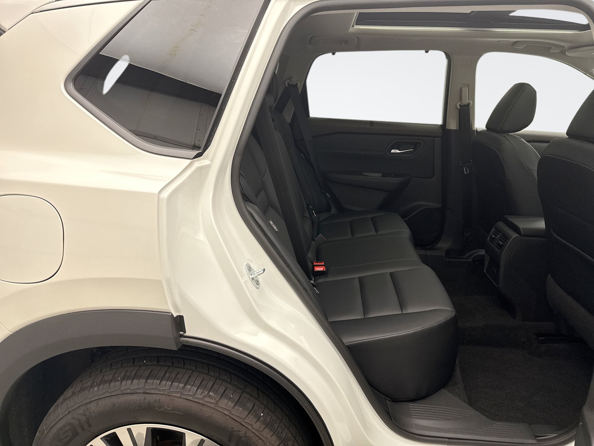 Used 2023 Nissan Rogue SV w/ SV Premium B Package AWD/4WD image 18