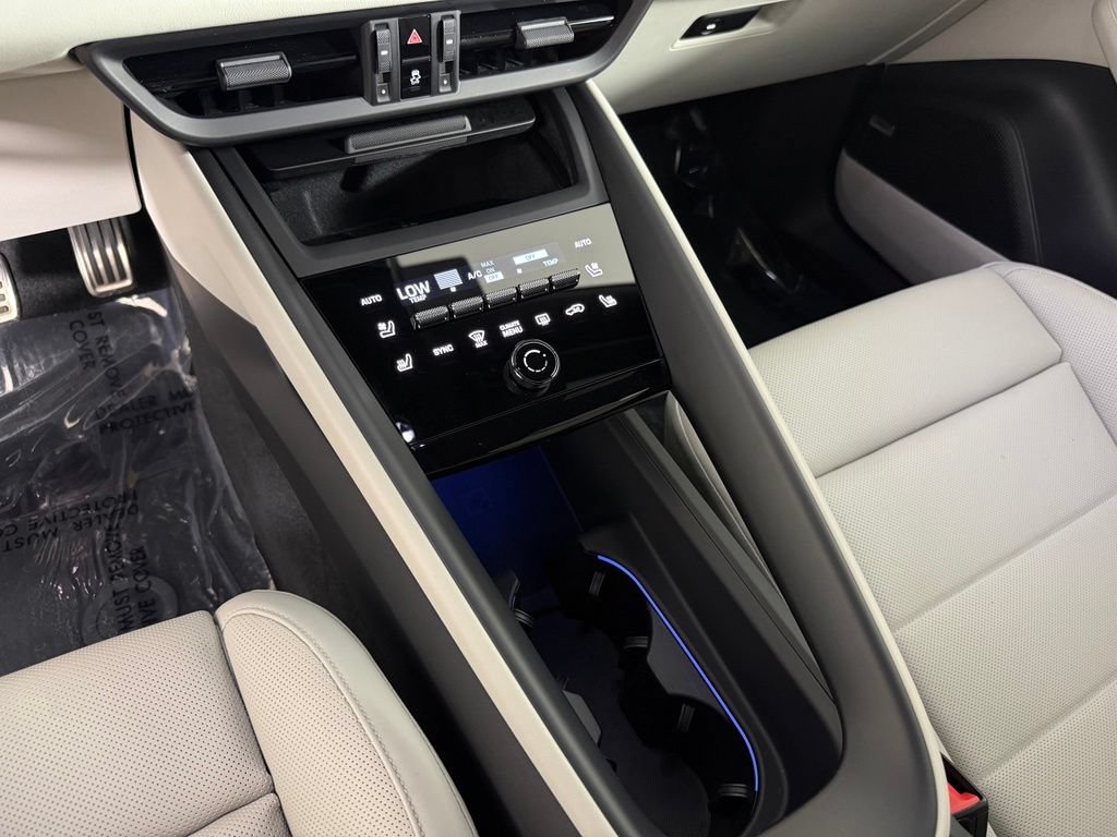 Certified 2025 Porsche Macan 4S Electric AWD/4WD image 25
