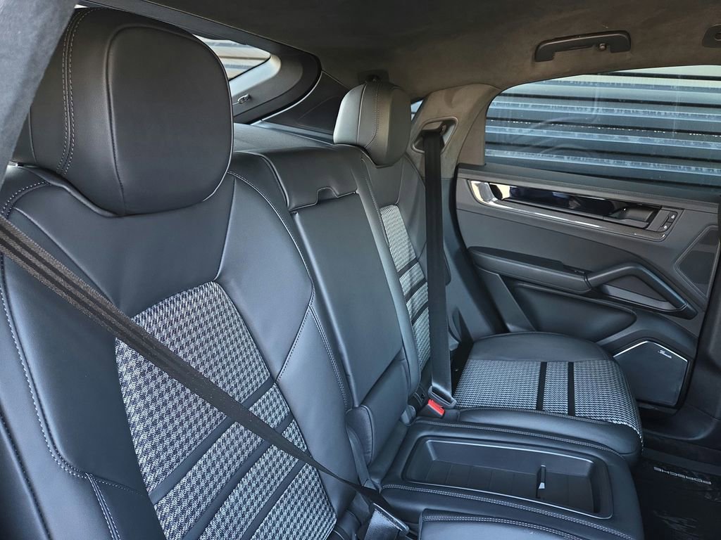 Certified 2026 Porsche Cayenne GTS image 20