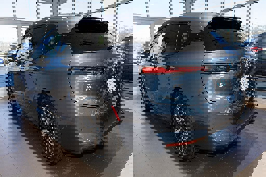 Used 2026 BMW iX xDrive45 w/ Premium Package image 4