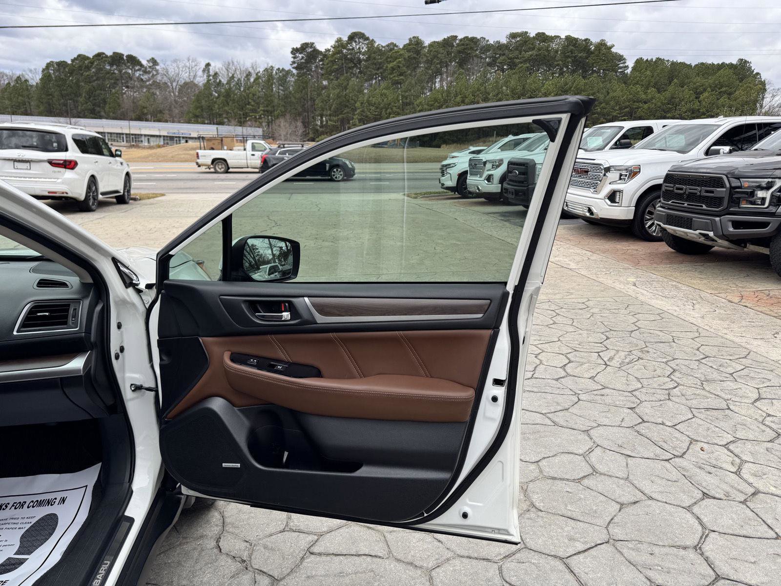 Used 2017 Subaru Outback 3.6R Touring w/ Popular Package #5A image 17