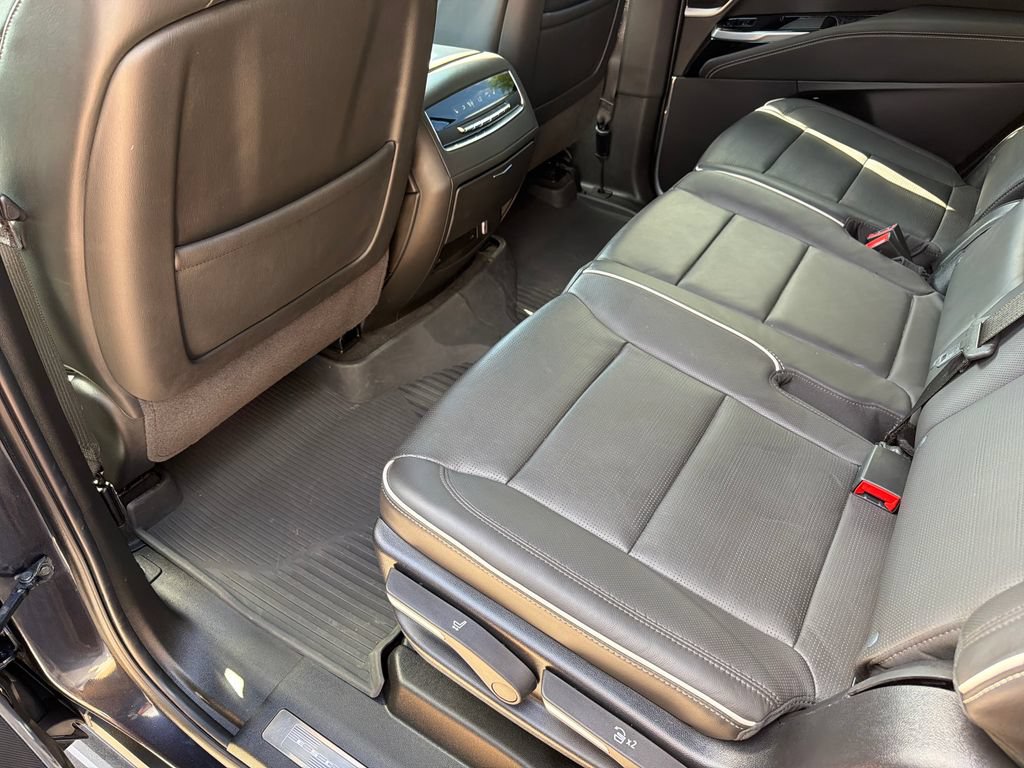 Certified 2025 Cadillac Escalade Sport w/ LPO, Floor Liner Package AWD/4WD image 39