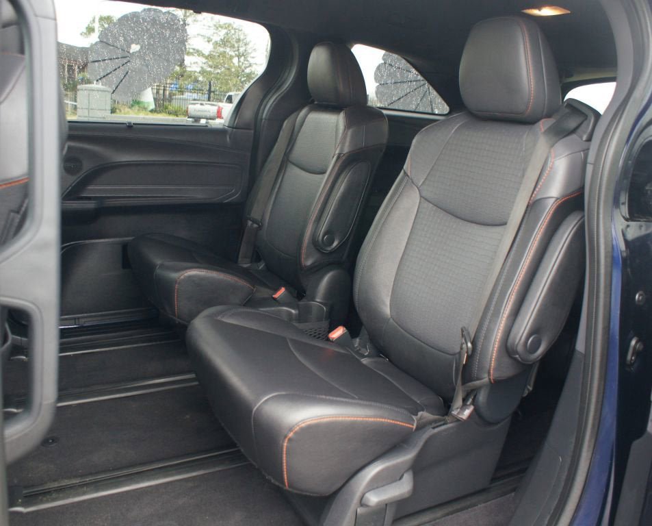 Used 2023 Toyota Sienna XSE FWD image 15