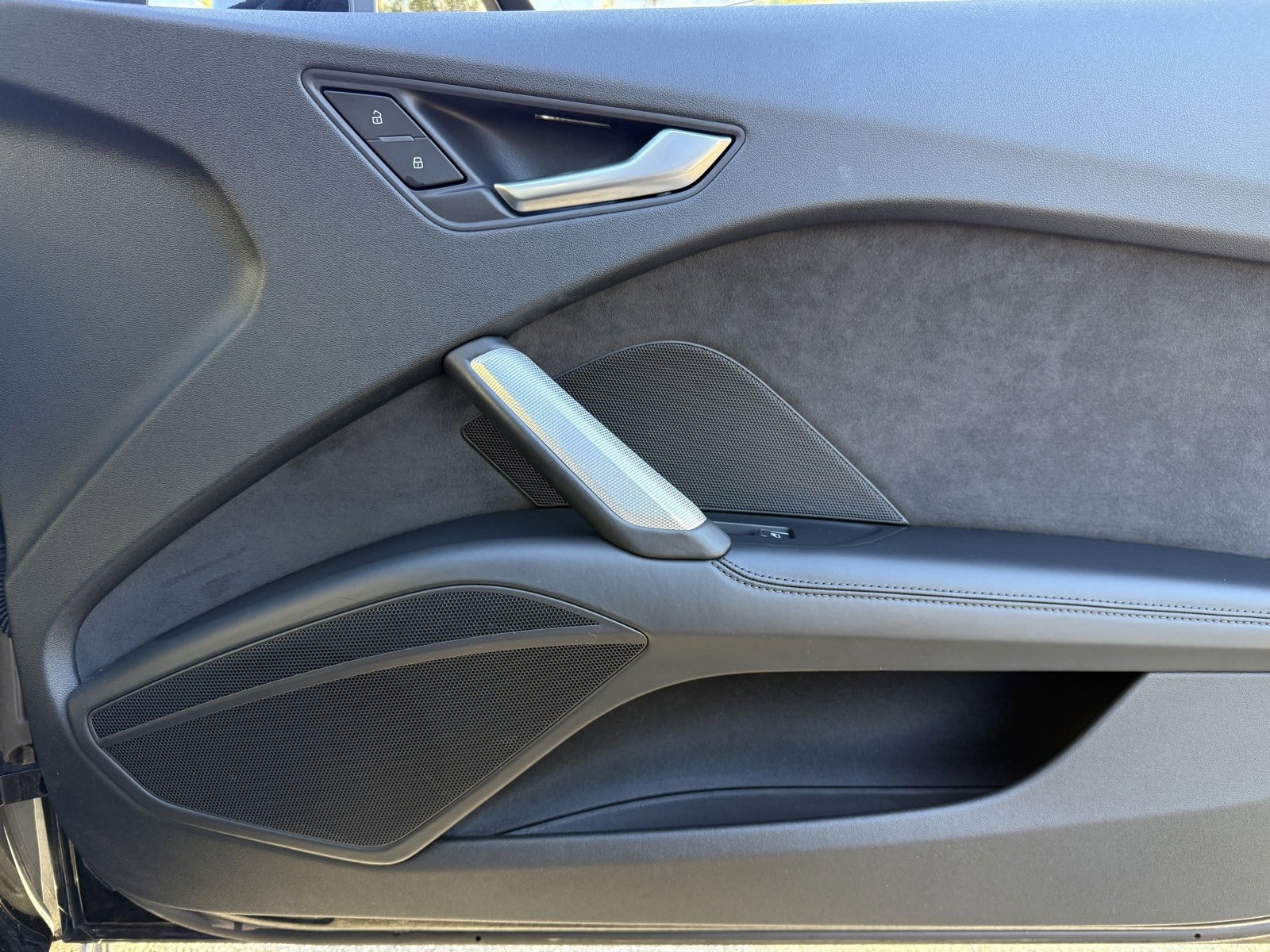 Used 2017 Audi TT 2.0T w/ Technology Package image 38