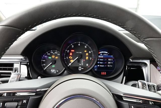 Certified 2025 Porsche Macan AWD/4WD image 9