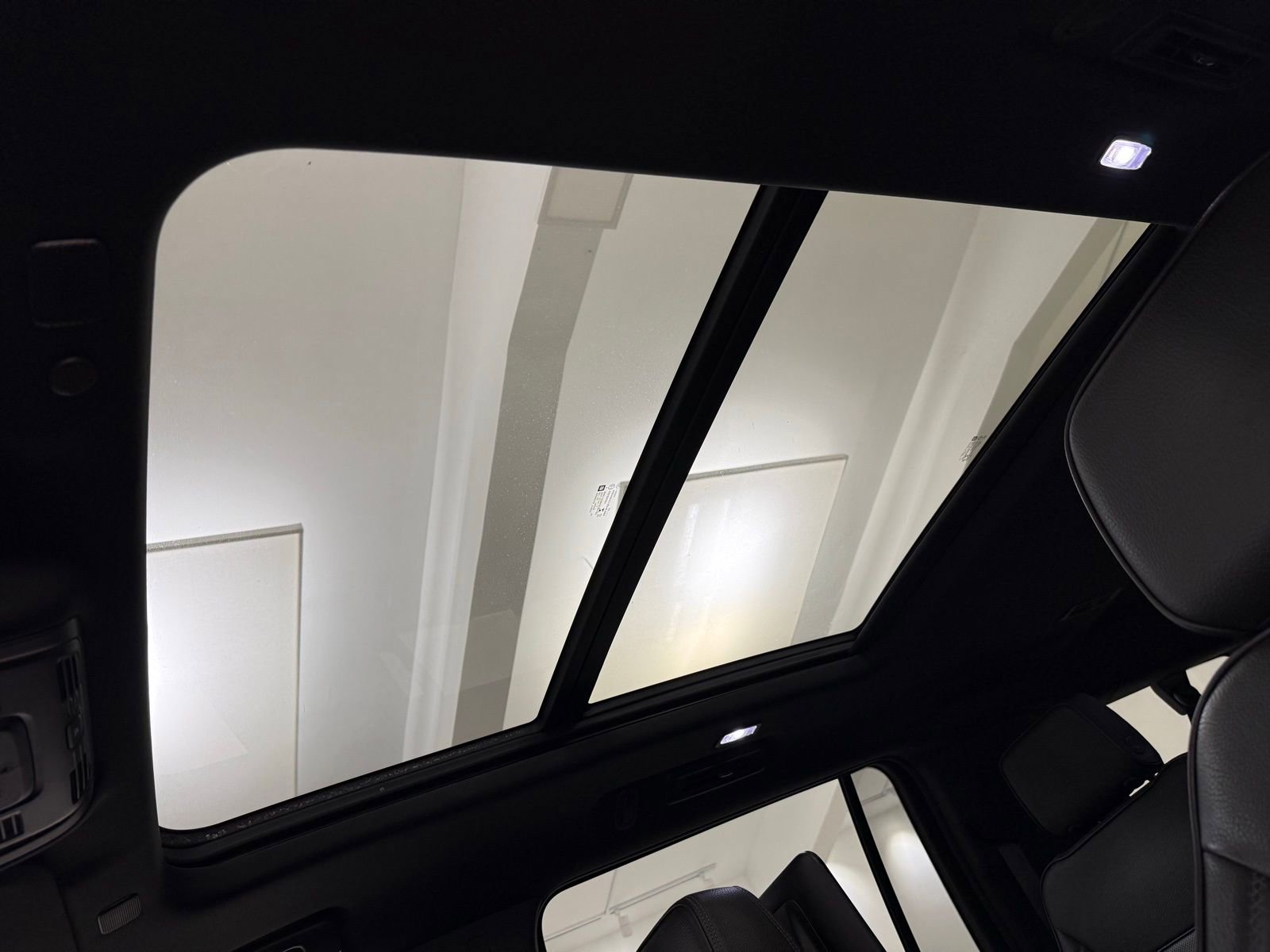 Used 2021 GMC Yukon XL Denali w/ Denali Premium Package image 14