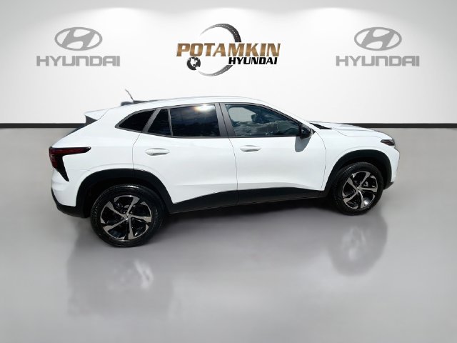 Used 2024 Chevrolet Trax RS w/ Driver Confidence Package FWD image 4