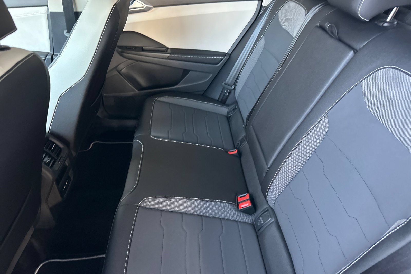 New 2026 Volkswagen Taos SE FWD image 10