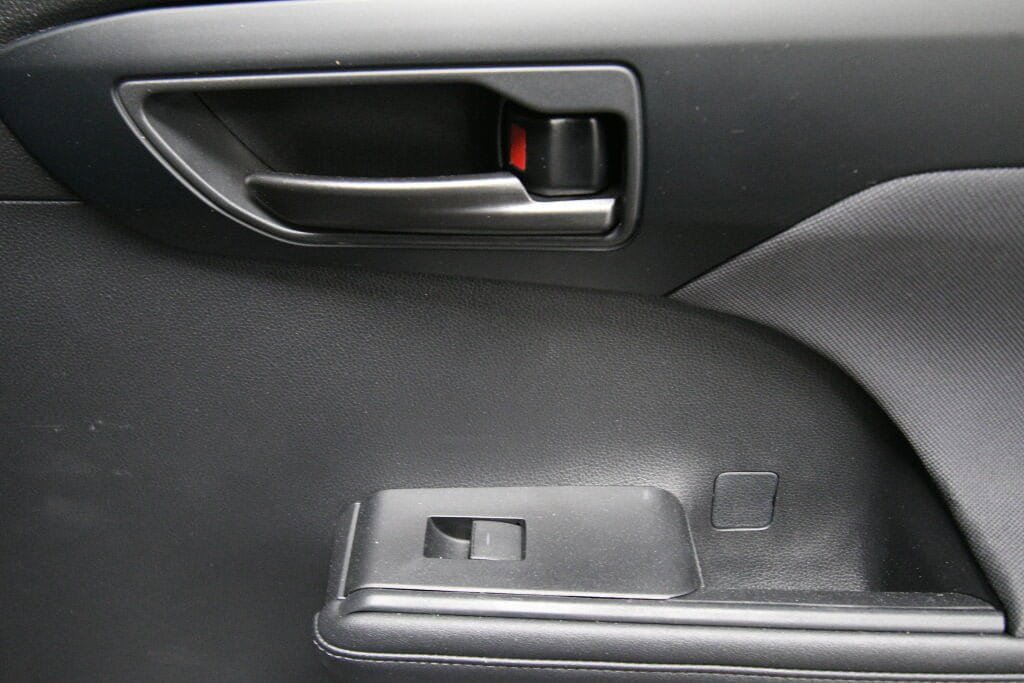 Used 2023 Toyota Highlander LE FWD image 27