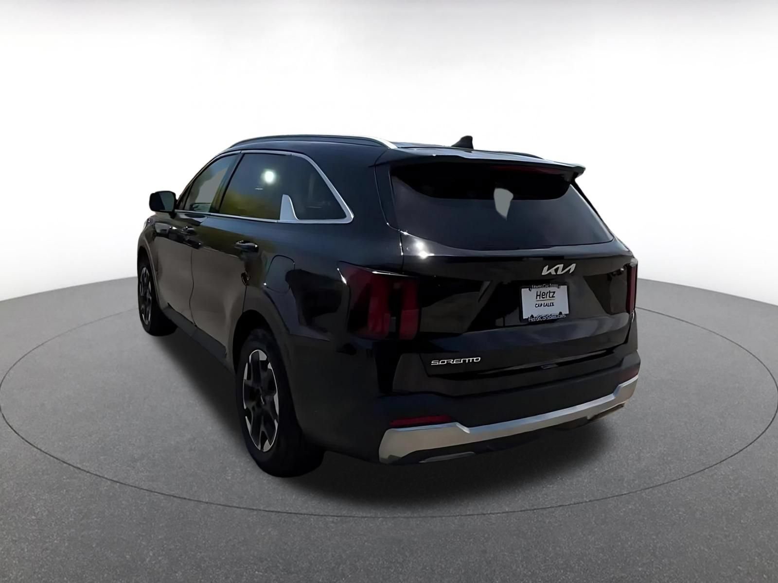 Used 2024 Kia Sorento S FWD image 11