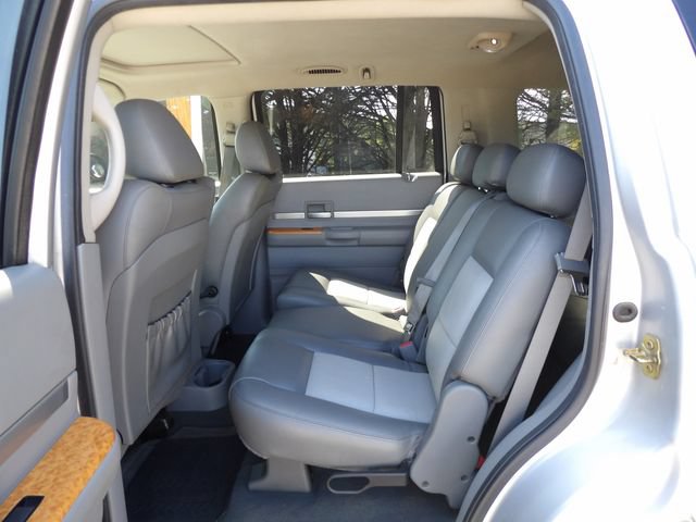 Used 2007 Chrysler Aspen Limited AWD/4WD image 12