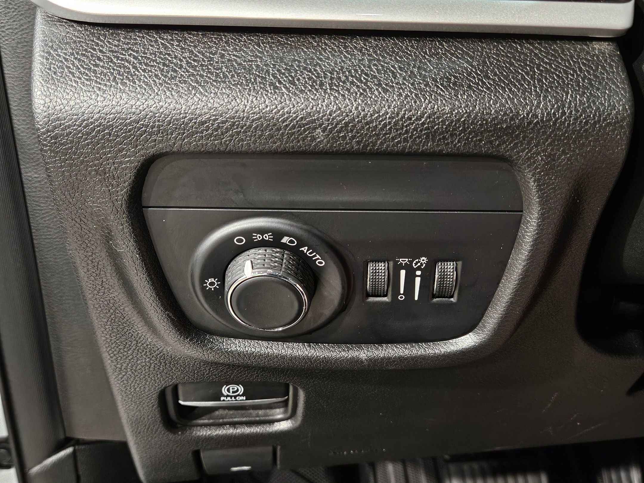 Used 2023 Jeep Grand Cherokee L Laredo image 24