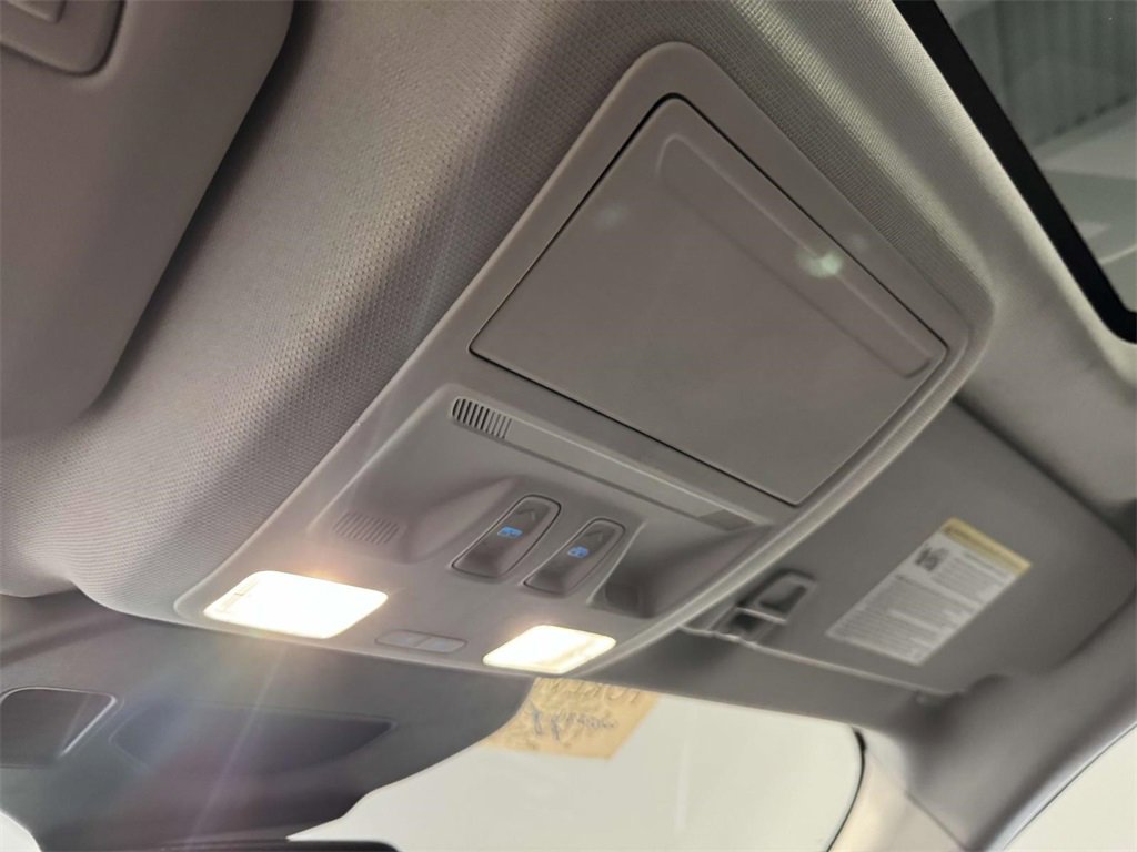 Used 2022 Ford Escape Titanium image 27