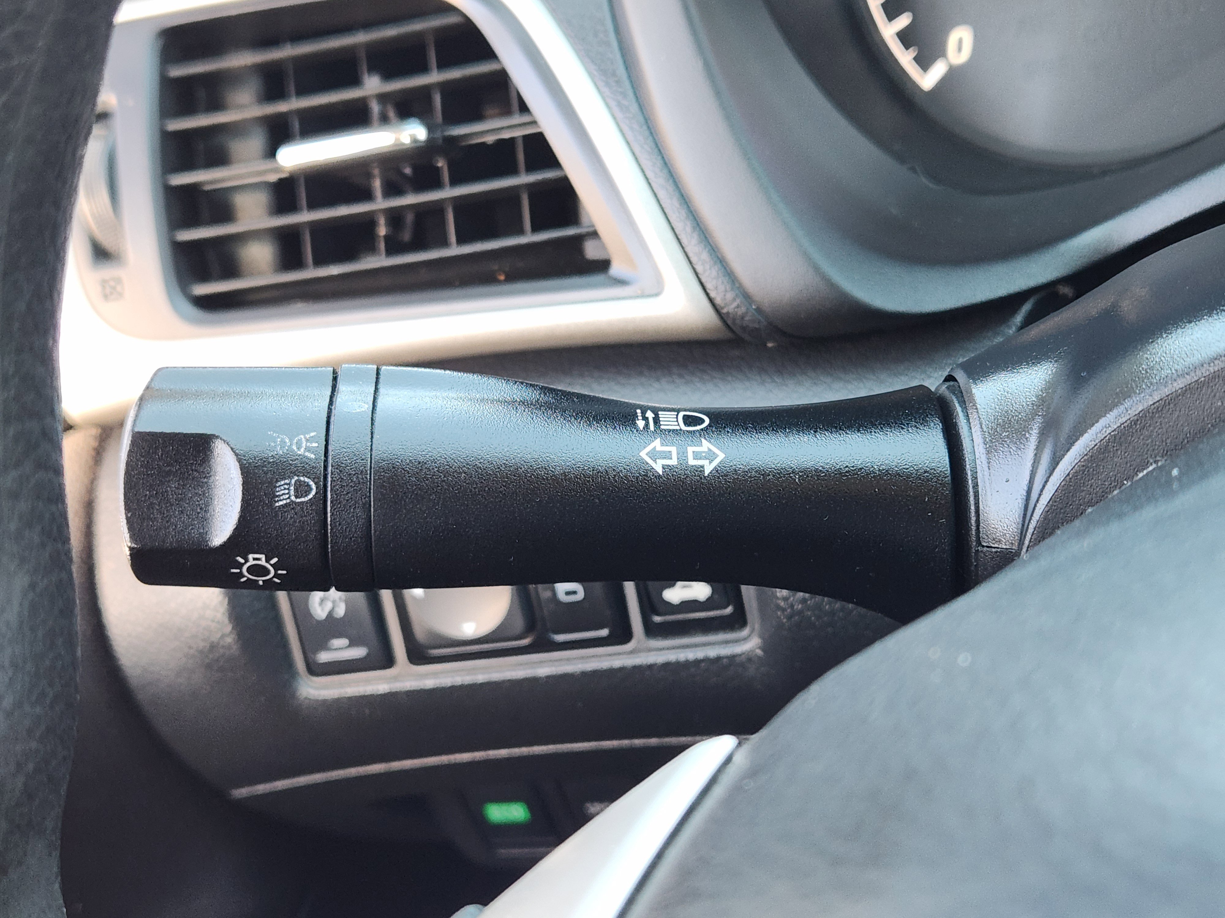 Used 2014 Nissan Sentra S image 21