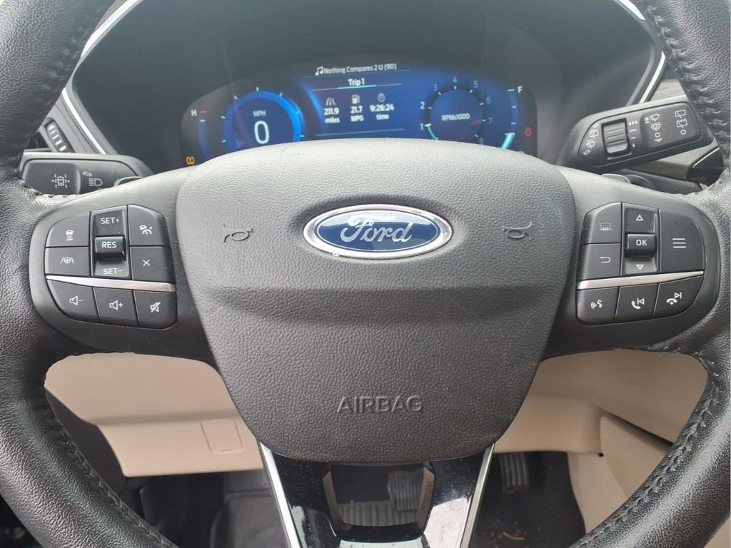 Used 2020 Ford Escape Titanium image 15