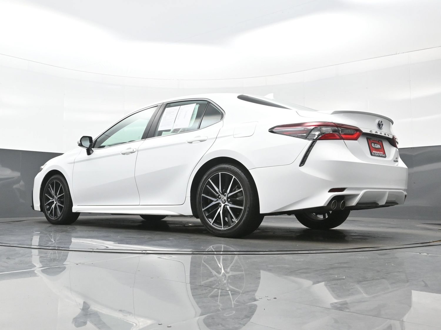 Used 2024 Toyota Camry SE w/ Audio Upgrade Package FWD image 32