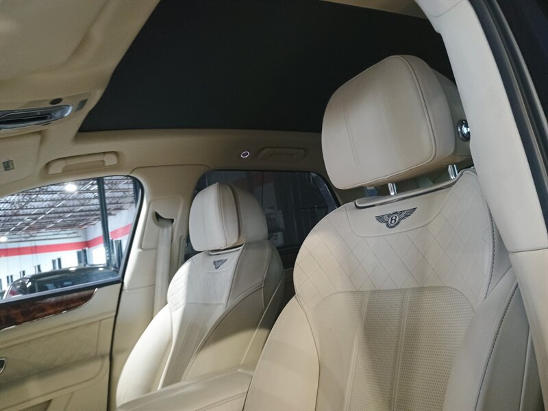 Used 2017 Bentley Bentayga AWD/4WD image 14