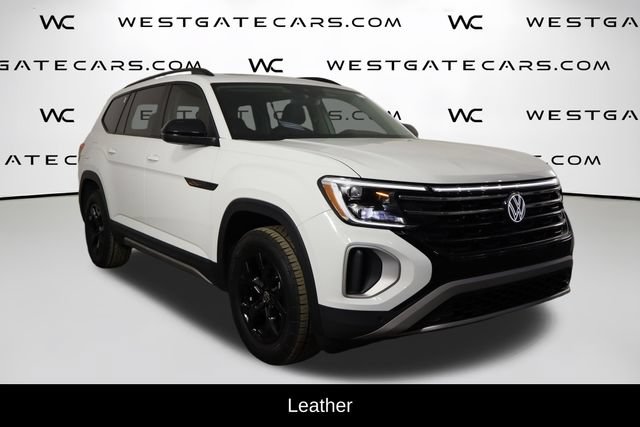 Used 2025 Volkswagen Atlas Peak Edition SE AWD/4WD image 4