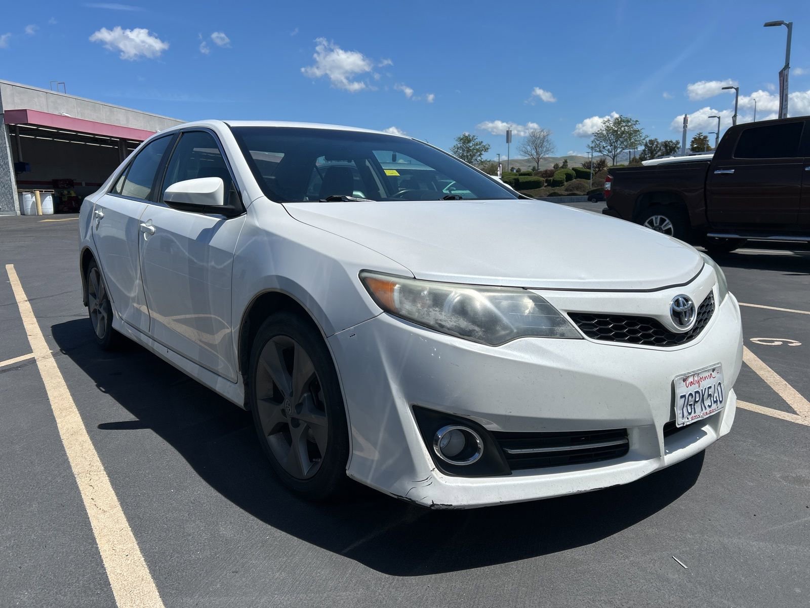 Used 2014 Toyota Camry SE FWD image 1