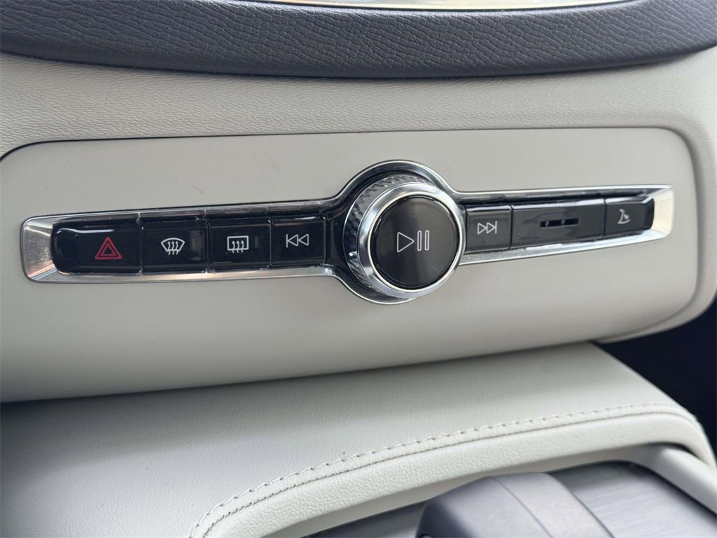 Certified 2024 Volvo XC90 B5 Core w/ Climate Package image 28