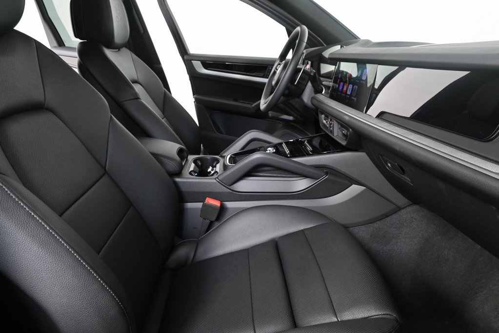 Used 2025 Porsche Cayenne image 23