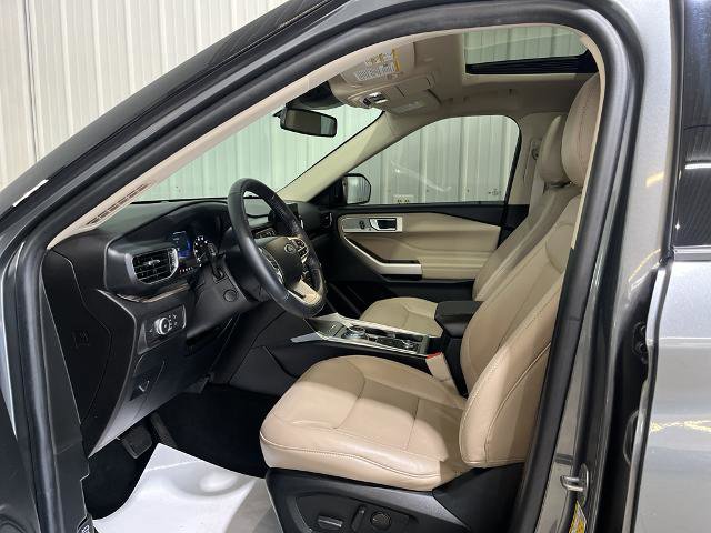 Certified 2022 Ford Explorer Limited w/ Equipment Group 301A image 2
